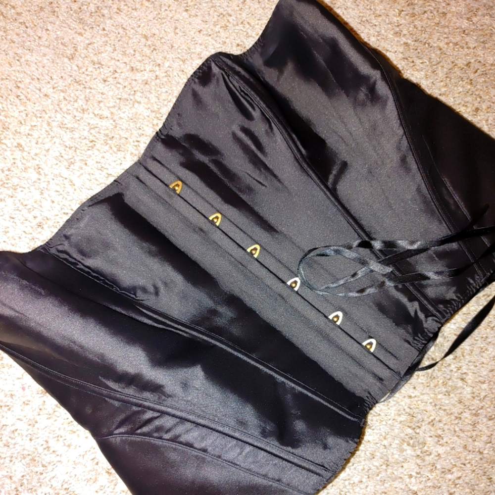 Naturally Close Corset Size 24